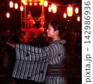 盆踊りの女性 142986936