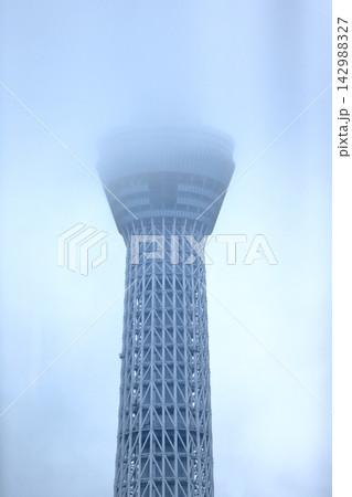 雨雲と東京スカイツリー 雨雲と東京スカイツリー 142988327