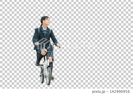 穿著制服的國中和高中女生騎自行車上學 穿著制服的國中和高中女生騎自行車上學 142990958