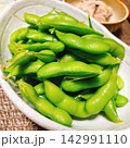 茹でたての鮮やかな枝豆 夏の旬の味覚 142991110
