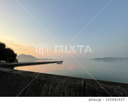 しまなみ海道 朝の凪いだ海 しまなみ海道 朝の凪いだ海 142992427