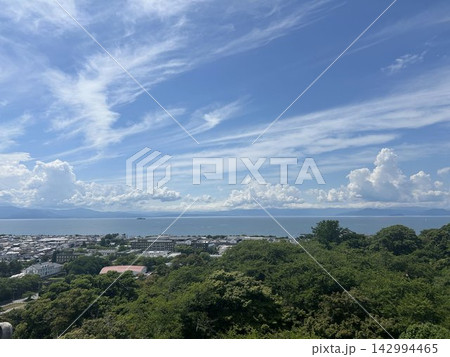 彦根城から望む夏の琵琶湖と青空　滋賀県彦根市 142994465