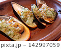 ムール貝のガーリックバター焼き ムール貝のガーリックバター焼き 142997059