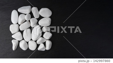White marble pebble, decorative garden stone White marble pebble, decorative garden stone 142997860