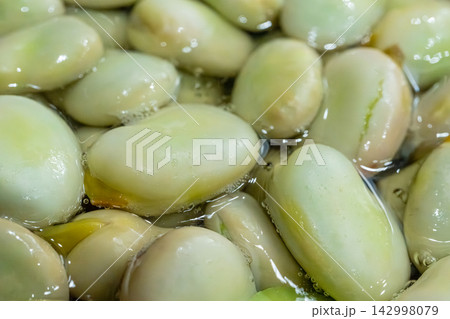 Broad beans or fava beans closeup Broad beans or fava beans closeup 142998079