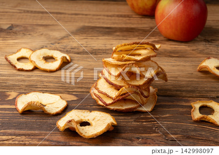 Dry apple slices, dried apple chips, healthy fruit snack 142998097