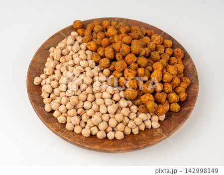 Roasted chickpeas, leblebi pile, spicy fried chana, crispy chick peas with mint and spices, east snack Roasted chickpeas, leblebi pile, spicy fried chana, crispy chick peas with mint and spices, east snack 142998149
