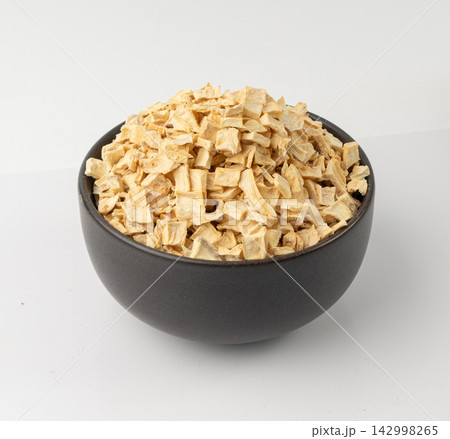 Dry parsley root, dried diced celery cubes, scattered small liquorice pileces, dry vegetable Dry parsley root, dried diced celery cubes, scattered small liquorice pileces, dry vegetable 142998265