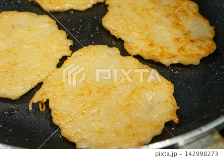 Potato Pancakes, Draniki, Deruny, Potato Latkes, or Latkas, Irish Cakes Potato Pancakes, Draniki, Deruny, Potato Latkes, or Latkas, Irish Cakes 142998273
