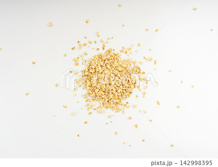 Dry raw oat flakes isolated, rolled flat grains, instant porridge, thin cereals, flattened grains group Dry raw oat flakes isolated, rolled flat grains, instant porridge, thin cereals, flattened grains group 142998395