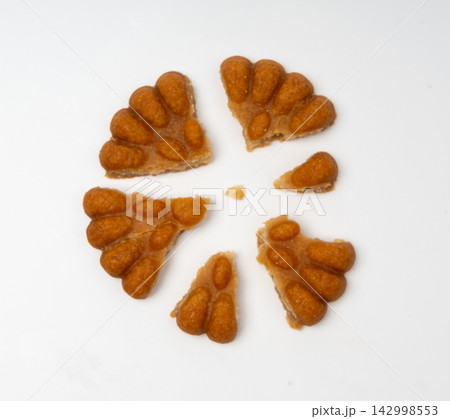Yakgwa cookie, tradition Korea sweets isolated Yakgwa cookie, tradition Korea sweets isolated 142998553