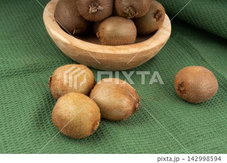Kiwi fruits on table. Green kiwifruit pile 142998594