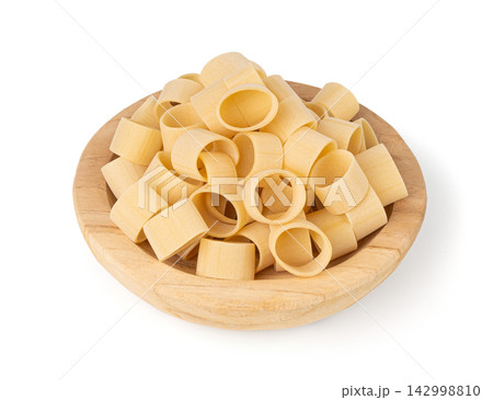Raw Calamarata Big Pasta Isolated, Homemade Dry Macaroni, Italian Raw Round Noodle Raw Calamarata Big Pasta Isolated, Homemade Dry Macaroni, Italian Raw Round Noodle 142998810