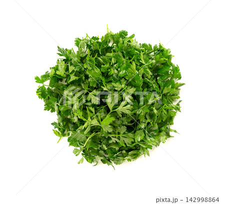Fresh parsley leaf with water drops isolated 142998864
