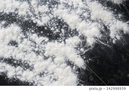Wheat flour powder textured background, spelt grain dust pattern 142998939