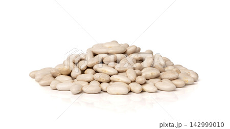 White kidney bean, dry cannellini beans pile White kidney bean, dry cannellini beans pile 142999010