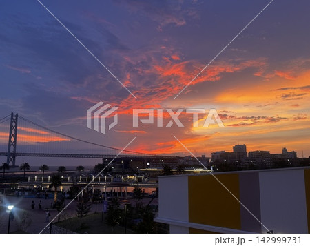 港の見える丘公園からの夕焼け 142999731