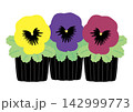 シンプルな黄色と紫、ワイン色の花苗、三苗 142999773