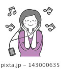 音楽を聴く女性2 143000635