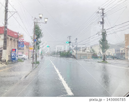 大雨の日の道路状況 大雨の日の道路状況 143000785