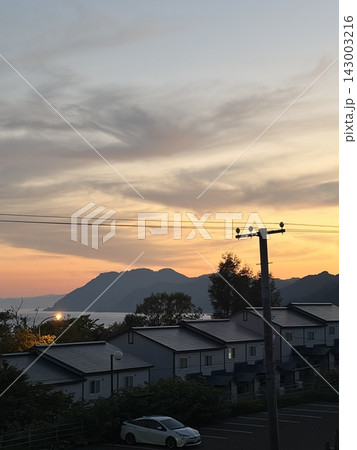 夕日が沈む街 夕日が沈む街 143003216