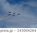 大空を飛ぶブルーインパルス 143004264