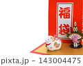 年賀素材　未年　可愛らしい白い羊と福袋と門松 143004475