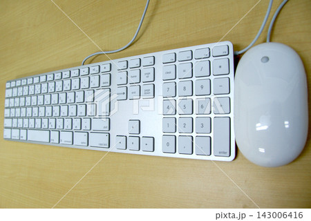 Apple製キーボードとマウス 143006416