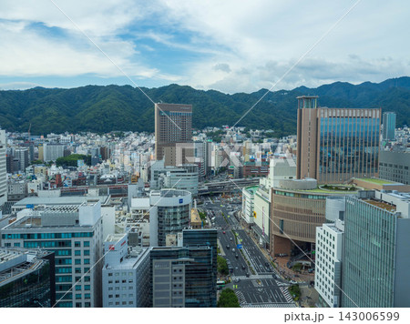 神戸市役所の展望階より市街地と背景は六甲の山並み 神戸市役所の展望階より市街地と背景は六甲の山並み 143006599