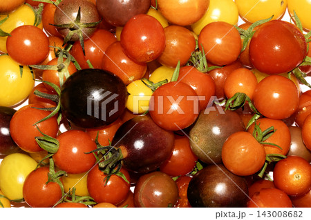 Mixed colour tomatoes on a white background plentiful harvest Mixed colour tomatoes on a white background plentiful harvest 143008682