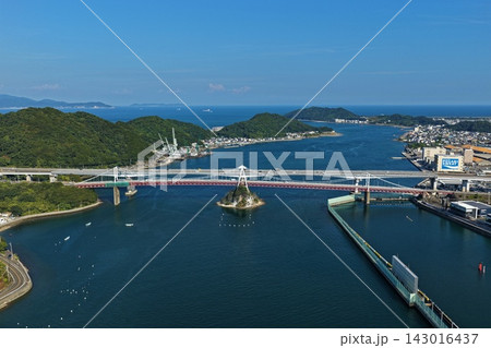 徳島県鳴門市の吊り橋と海峡・港湾を捉えた空撮写真 徳島県鳴門市の吊り橋と海峡・港湾を捉えた空撮写真 143016437