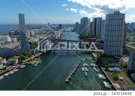 東京都港区の河川・橋梁と臨海市街地を捉えた空撮写真 東京都港区の河川・橋梁と臨海市街地を捉えた空撮写真 143016649