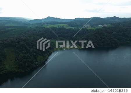 宮崎県高原町の湖と森林を捉えた空撮写真 宮崎県高原町の湖と森林を捉えた空撮写真 143016856