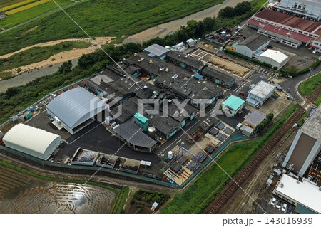 三重県亀山市の工場建屋群を捉えた空撮写真 三重県亀山市の工場建屋群を捉えた空撮写真 143016939