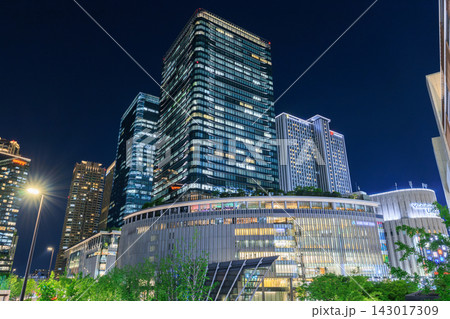 大阪梅田のビル群の夜景 大阪梅田のビル群の夜景 143017309