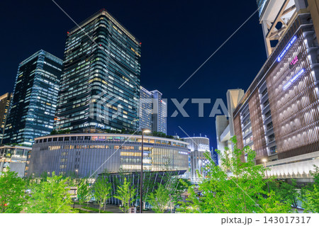 大阪梅田のビル群の夜景 大阪梅田のビル群の夜景 143017317