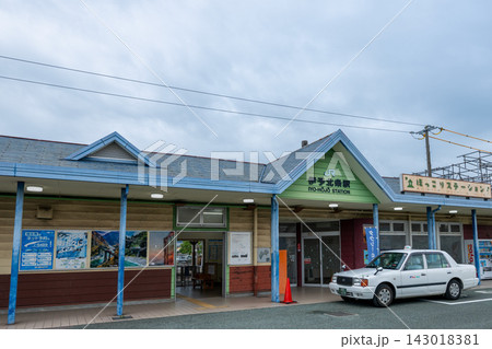 伊予北条駅の駅舎 【愛媛県松山市】 伊予北条駅の駅舎 【愛媛県松山市】 143018381