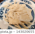 スライスしたパルミジャーノレッジャーノのクローズアップ画像 143020655