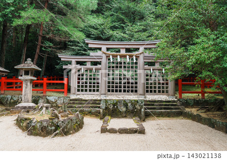奈良 桧原神社の三ツ鳥居 奈良 桧原神社の三ツ鳥居 143021138