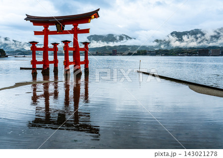 国宝・世界遺産 嚴島神社【広島県廿日市市】 国宝・世界遺産 嚴島神社【広島県廿日市市】 143021278