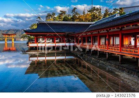 国宝・世界遺産 嚴島神社の朝風景【広島県廿日市市】 143021576