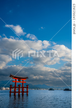 国宝・世界遺産 嚴島神社の朝風景【広島県廿日市市】 国宝・世界遺産 嚴島神社の朝風景【広島県廿日市市】 143021623