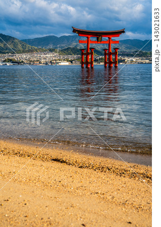 国宝・世界遺産 嚴島神社の朝風景【広島県廿日市市】 国宝・世界遺産 嚴島神社の朝風景【広島県廿日市市】 143021633