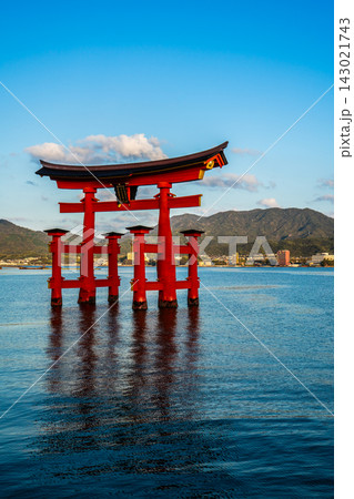 国宝・世界遺産 嚴島神社の朝風景【広島県廿日市市】 国宝・世界遺産 嚴島神社の朝風景【広島県廿日市市】 143021743