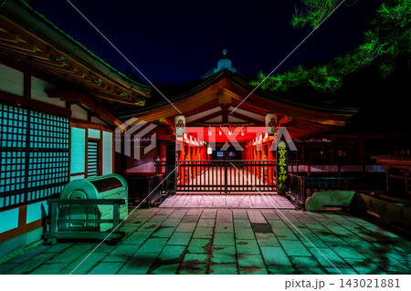国宝・世界遺産 嚴島神社の夜明け【広島県廿日市市】 国宝・世界遺産 嚴島神社の夜明け【広島県廿日市市】 143021881