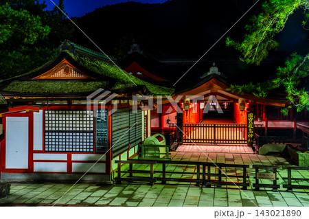 国宝・世界遺産 嚴島神社の夜明け【広島県廿日市市】 143021890