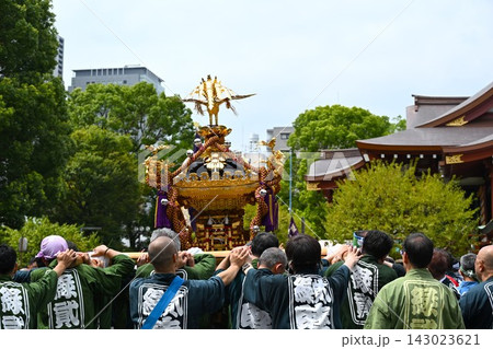 亀戸天神例大祭の宮入　東京 143023621