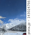 雪山に続く道 143024766
