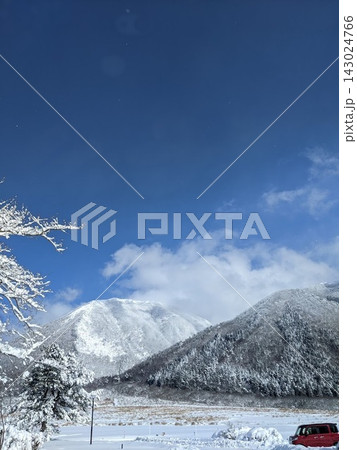 雪山に続く道 雪山に続く道 143024766