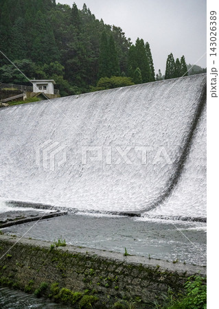 水の流れが美しい白水ダム 水の流れが美しい白水ダム 143026389